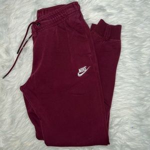 Nike Women’s Sportswear Club Fleece Maroon Joggers
